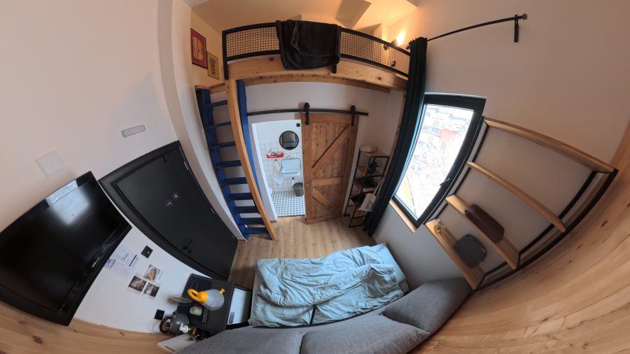 Montana Loft – soba sa sofom, TV-om i galerijom za spavanje